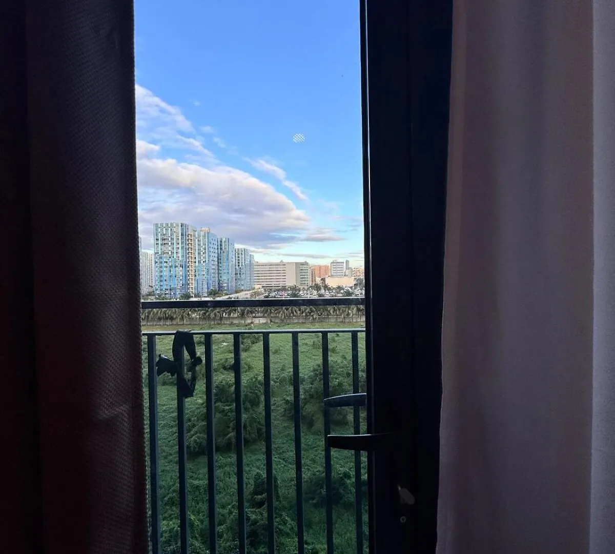 Hearth Of Ember 2 At Shore 3 Residences Manila Apartment