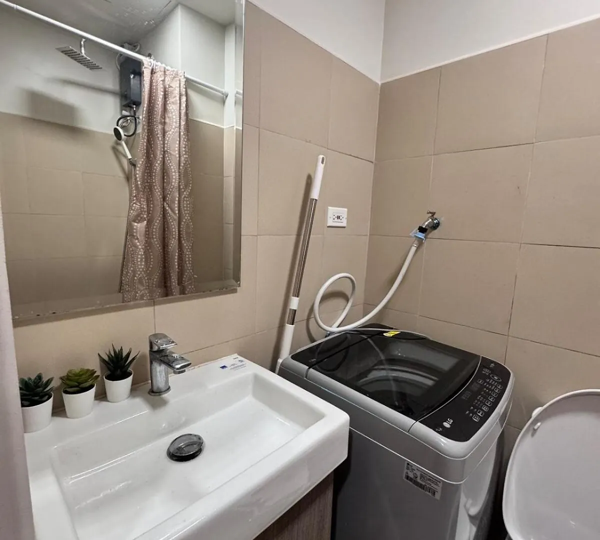 Hearth Of Ember 2 At Shore 3 Residences Manila Apartment